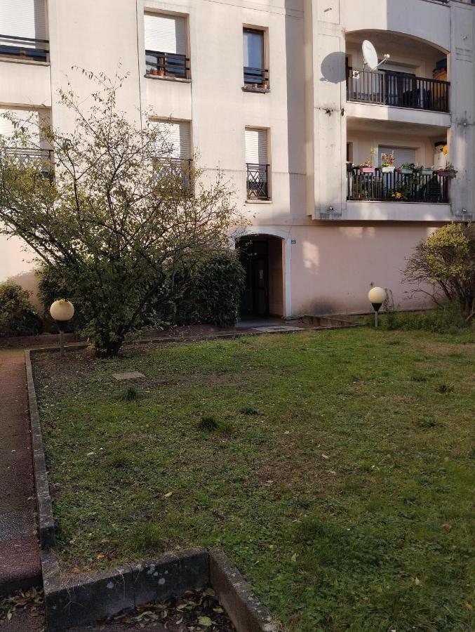 Le Beau Refuge Parisien De Cergy - Parisian Modern Flat At Cergy Bed & Breakfast Exterior foto